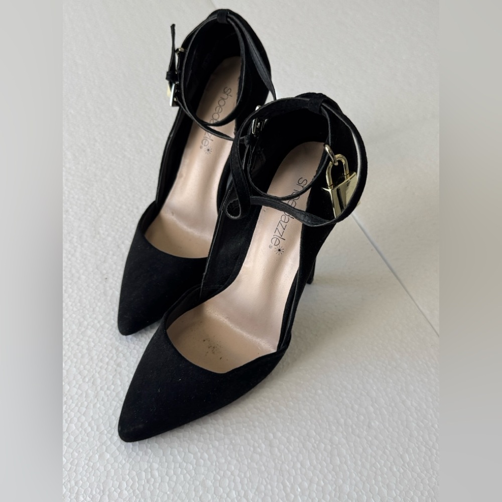 Stylish Black Heels by Shoe Dazzle